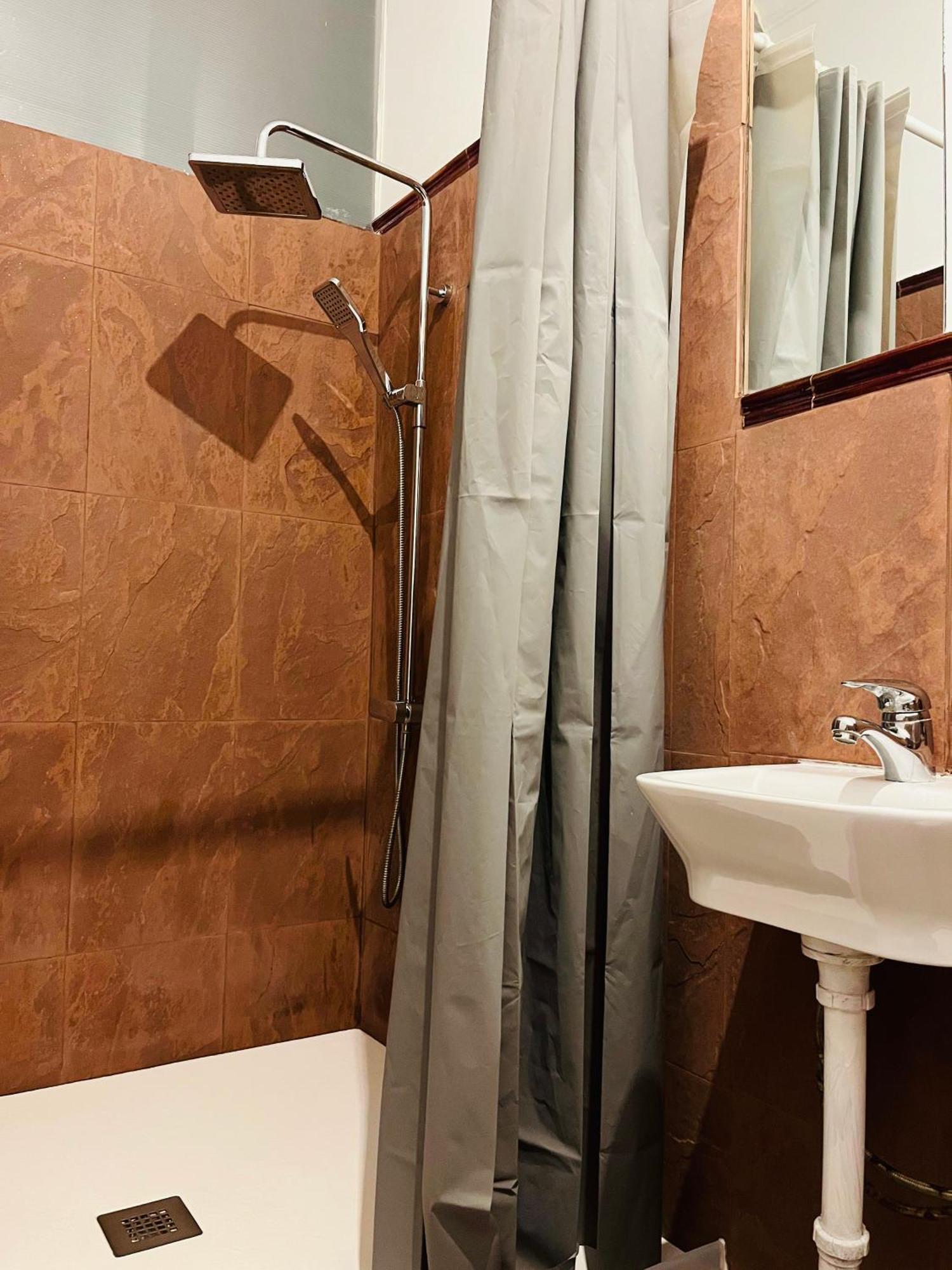 Malak-Rooms مالقة المظهر الخارجي الصورة